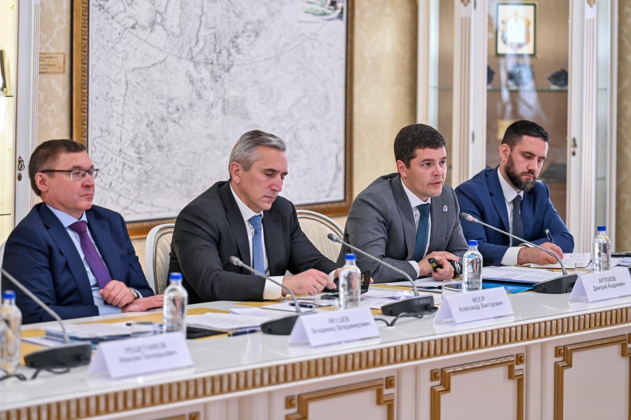 Губернатор ЯНАО Дмитрий Артюхов принял участие в Совете при полномочном представителе президента в УрФО Владимире Якушеве. 