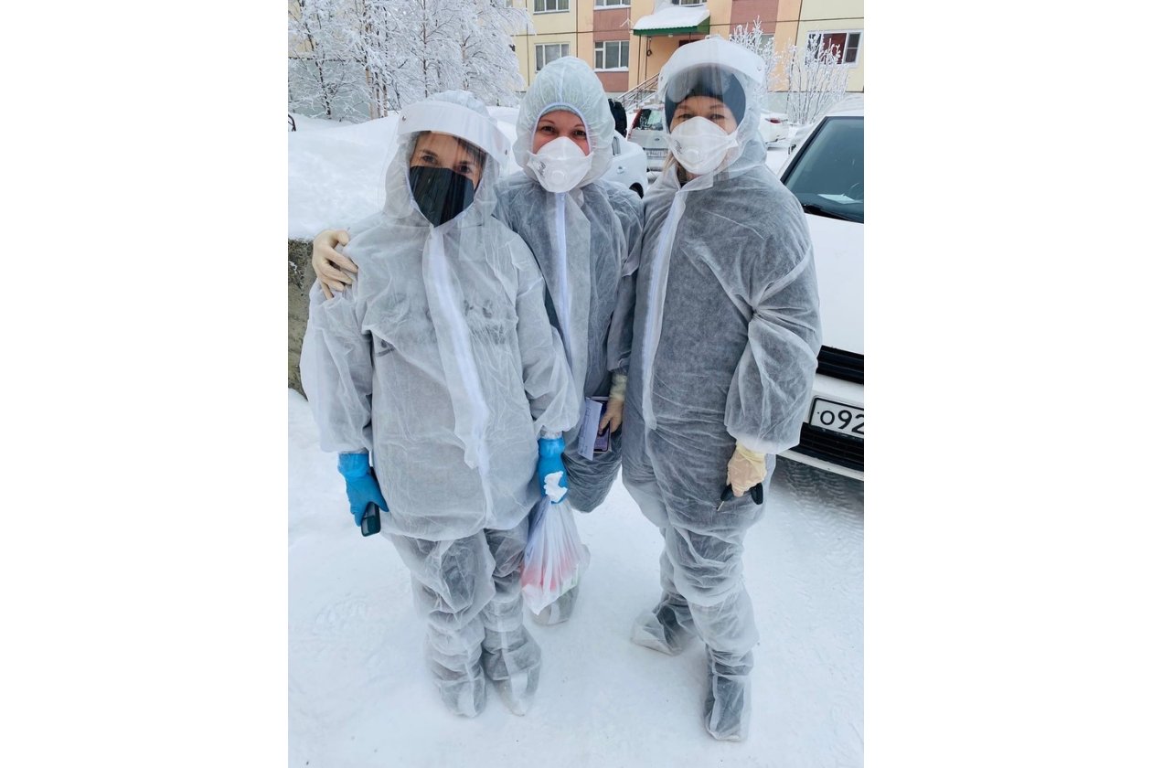Добровольцы «Красного Креста» помогают землякам