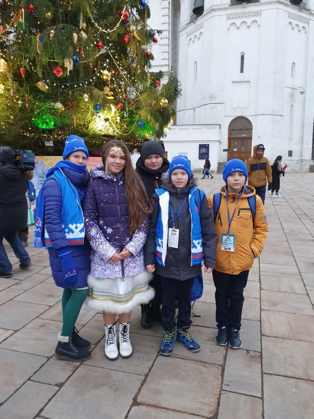 Огни Кремлёвской ёлки. Юные салехардцы встретились с главной новогодней красавицей