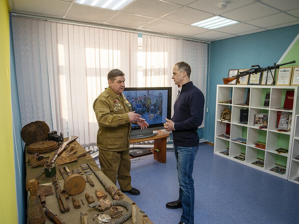 Исполнившим служебный долг