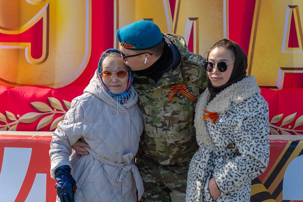 Равнение на Знамя Победы!