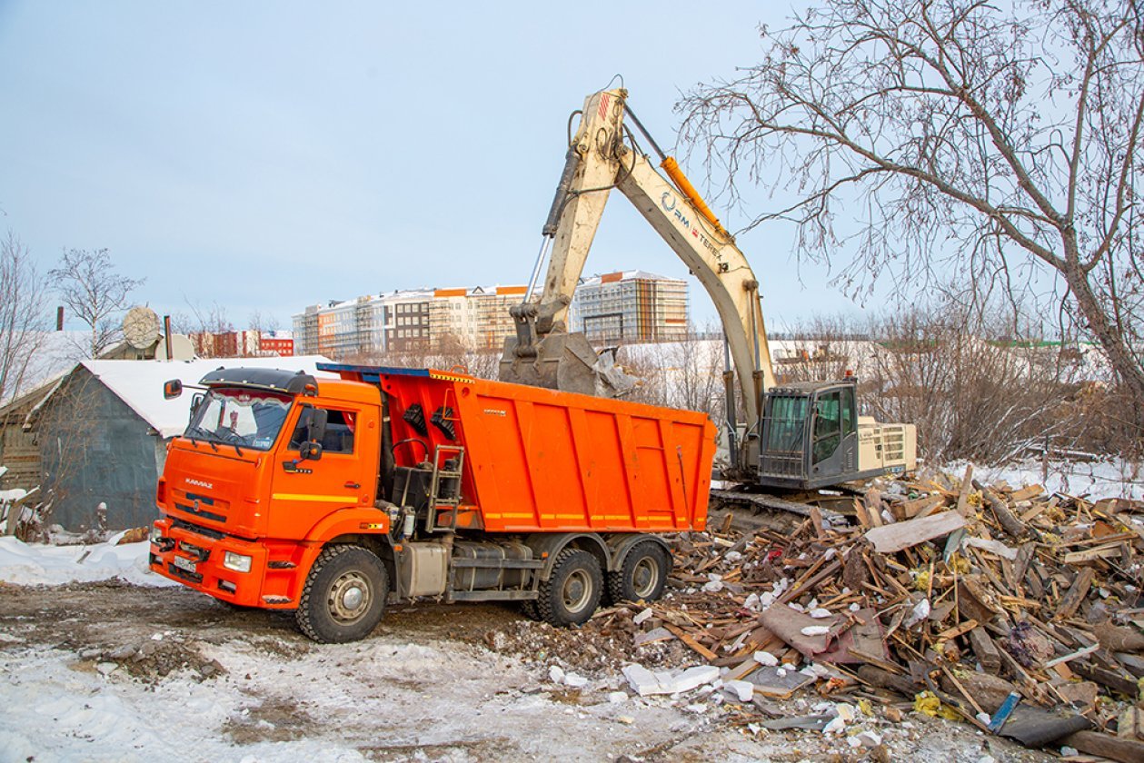 Сторона правая ближе к новостройке