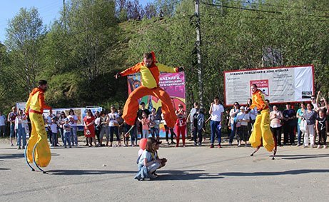 Молодые салехардцы приготовили окрошку