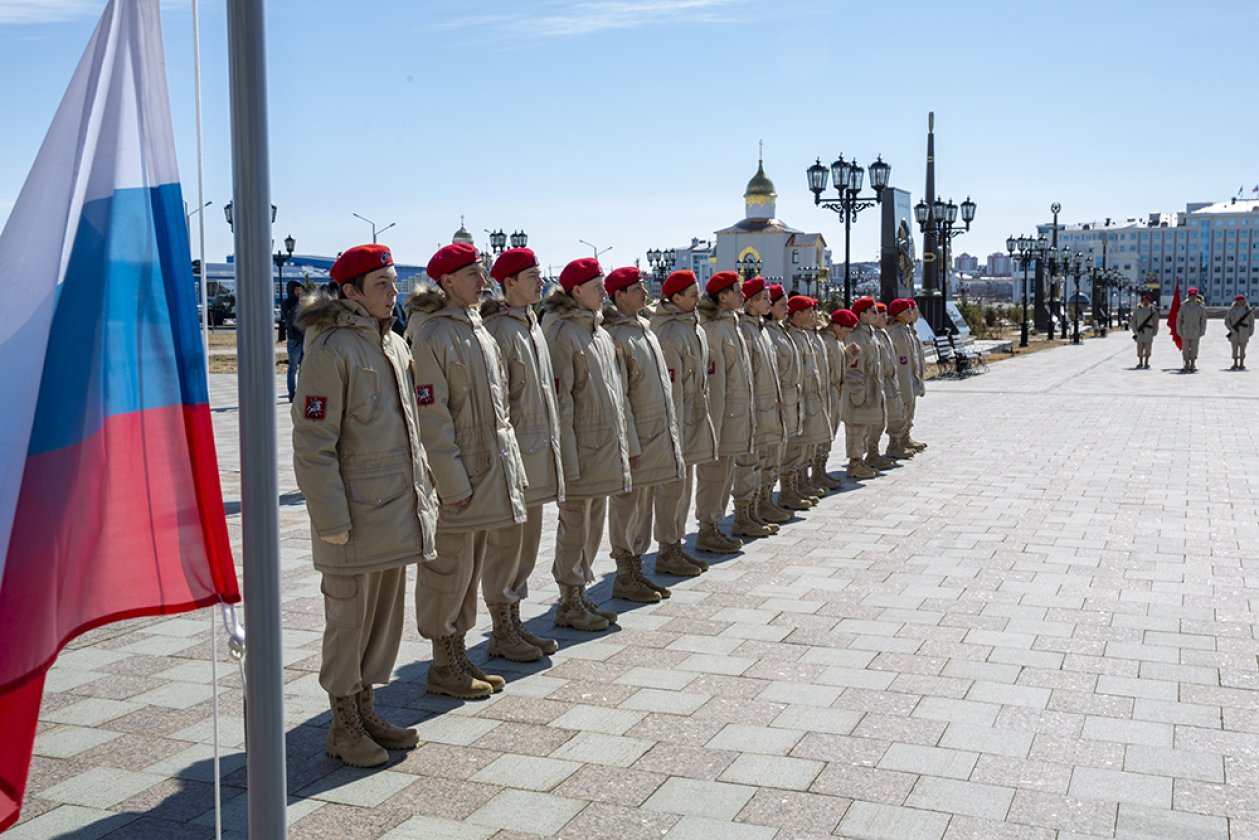 Следовать традициям доблести