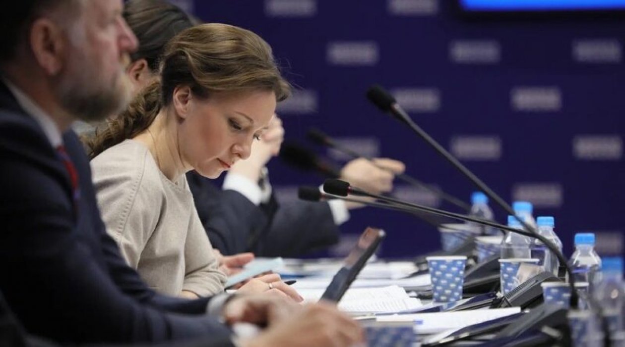 «ЕДИНАЯ РОССИЯ» предложила развивать меры соцподдержки молодых семей