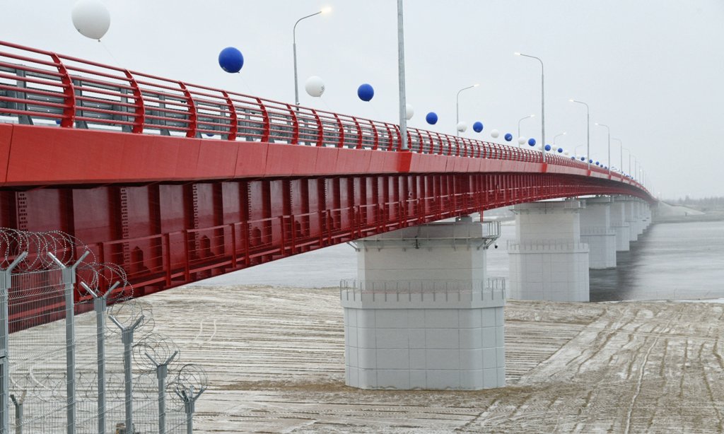 Губернатор Дмитрий Артюхов дал старт движению по Пуровскому мосту